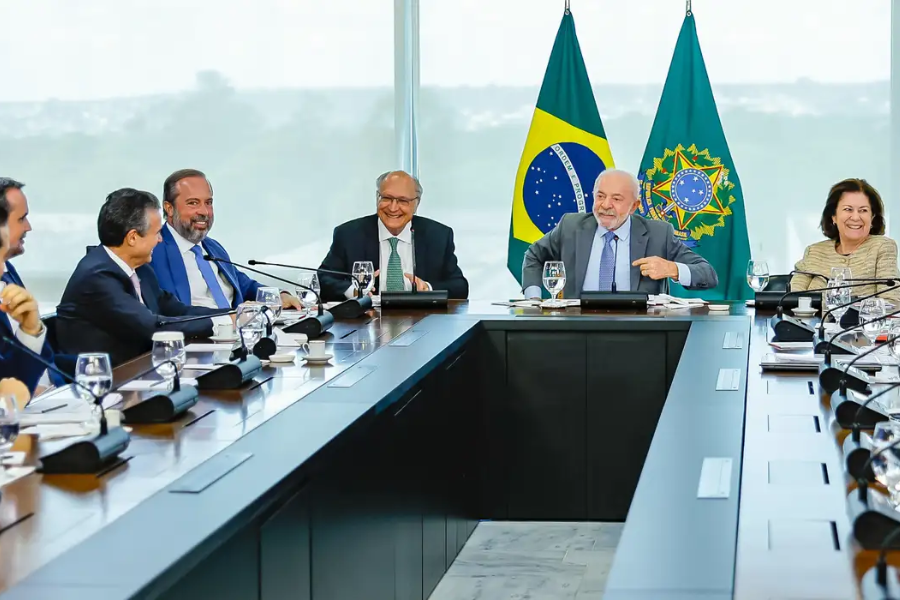 Governo avalia aumentar mistura de etanol na gasolina para até 32%