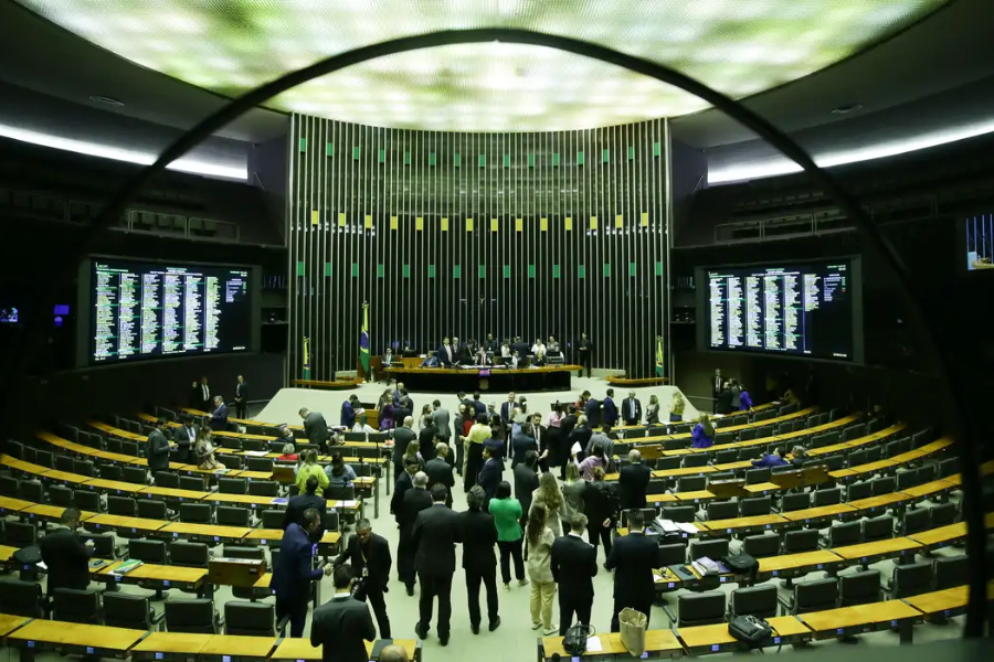 CCJ da Câmara aprova PEC que reduz maioridade penal para 16 anos; veja os próximos passos