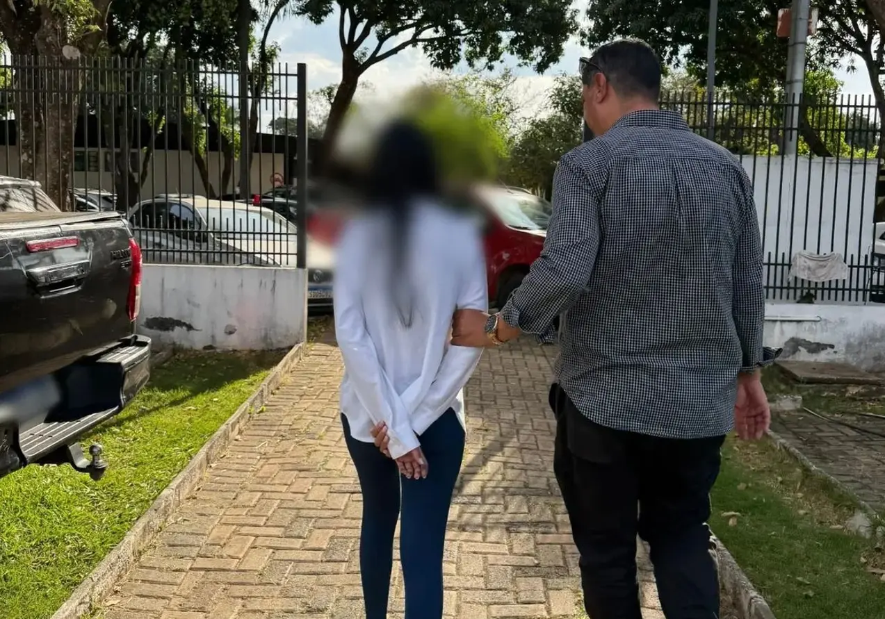 Funcionária é presa suspeita de desviar R$ 137 mil de empresa no Setor Marista
