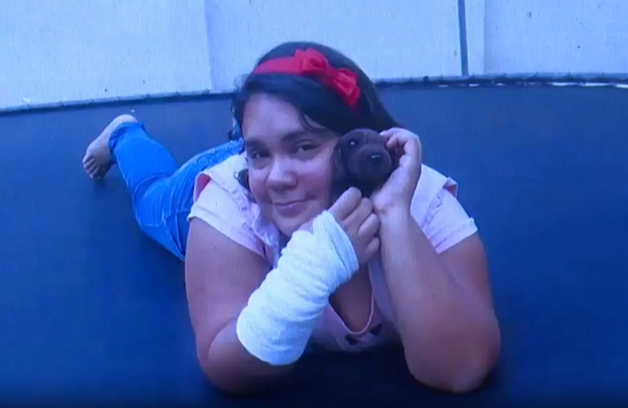 Mulher que fingia ser criança faz aniversário de 38 anos na prisão