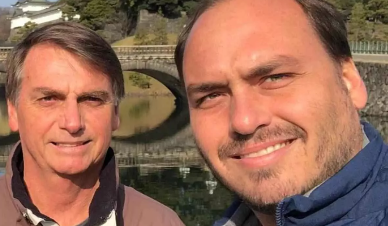 Carlos Bolsonaro diz que saúde do pai piorou: “Ajustes na medicação”