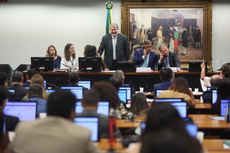 Veja como votaram os deputados maranhenses na proposta que reduz a maioridade penal