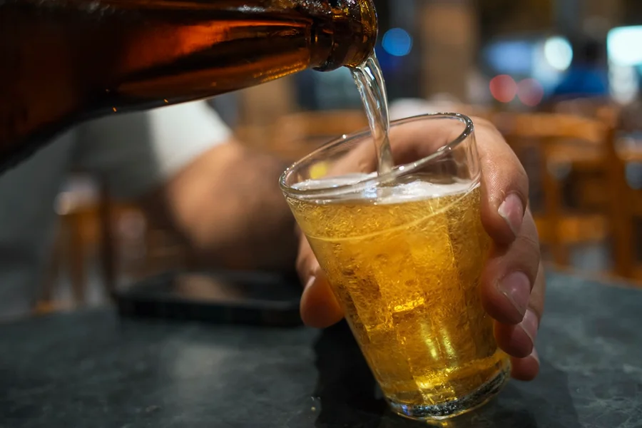 Cerveja pode afetar a próstata? Médico alerta para riscos