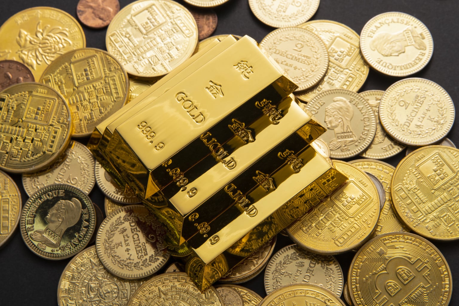 Dólar perde força e ouro valoriza com melhora geopolítica