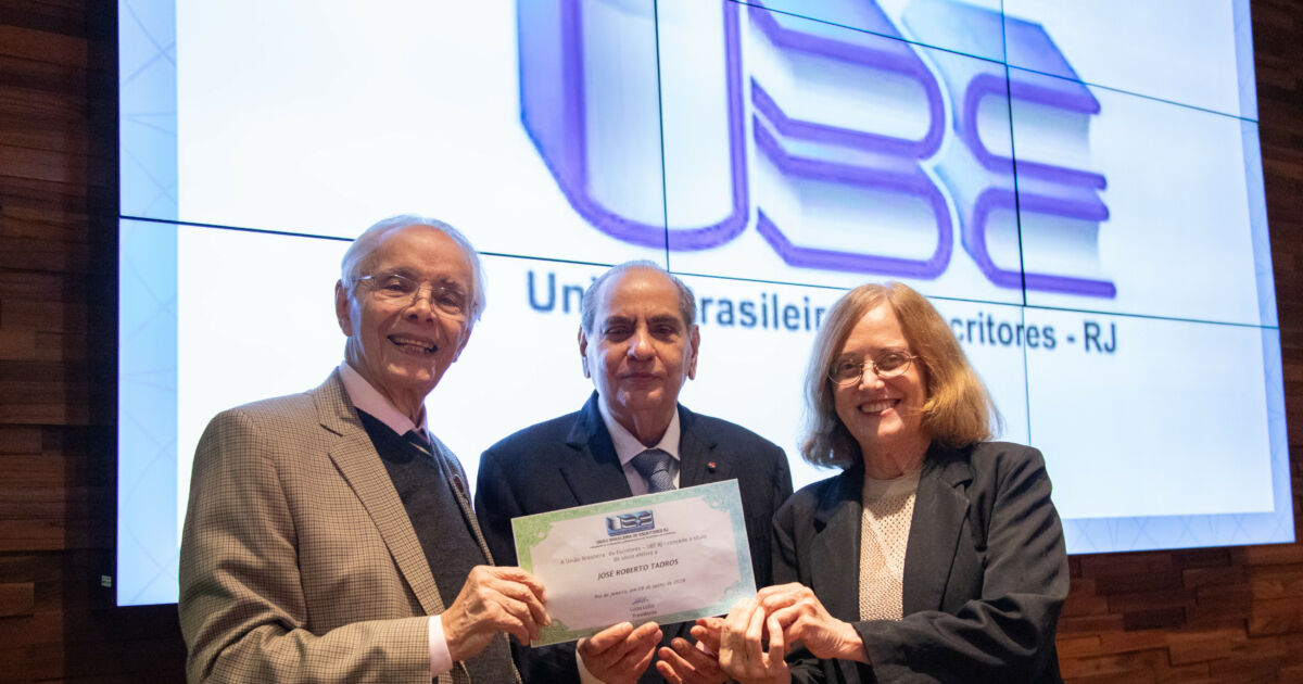 José Roberto Tadros toma posse na União Brasileira de Escritores do RJ