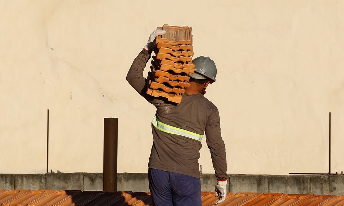 Pará lidera ranking de jornadas longas de trabalho e tem 71% dos trabalhadores acima de 44 horas semanais