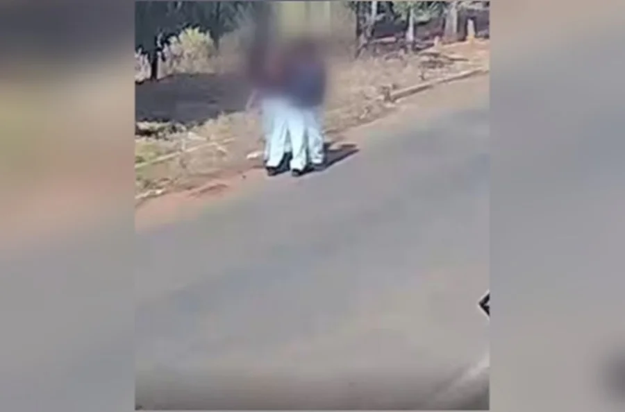 Após assalto, crianças acorrem a socorro