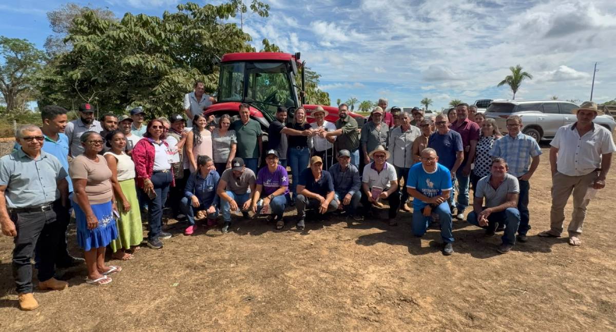 Deputada Cláudia de Jesus entrega trator agrícola de R$ 300 mil para a agricultura familiar em Ji-Paraná