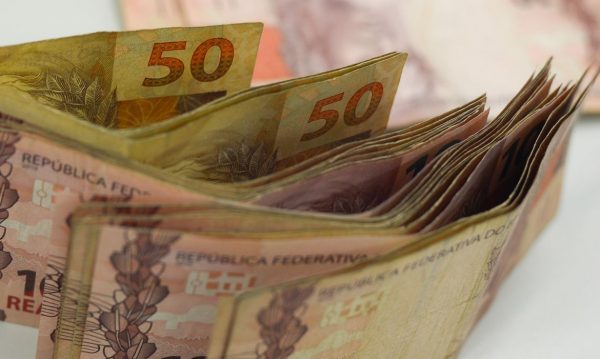“Agiotagem institucional”: servidores haviam denunciado descontos suspeitos antes de investigação do MPC