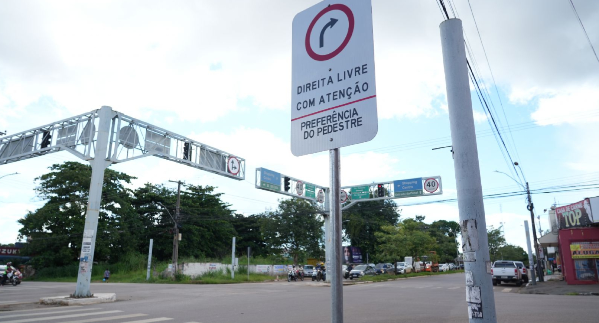 Direita Livre reduz congestionamentos em cruzamentos estratégicos