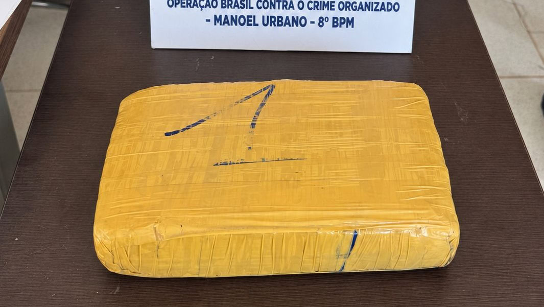 Suspeito abandona moto e mais de 1 kg de maconha durante fuga na BR-364