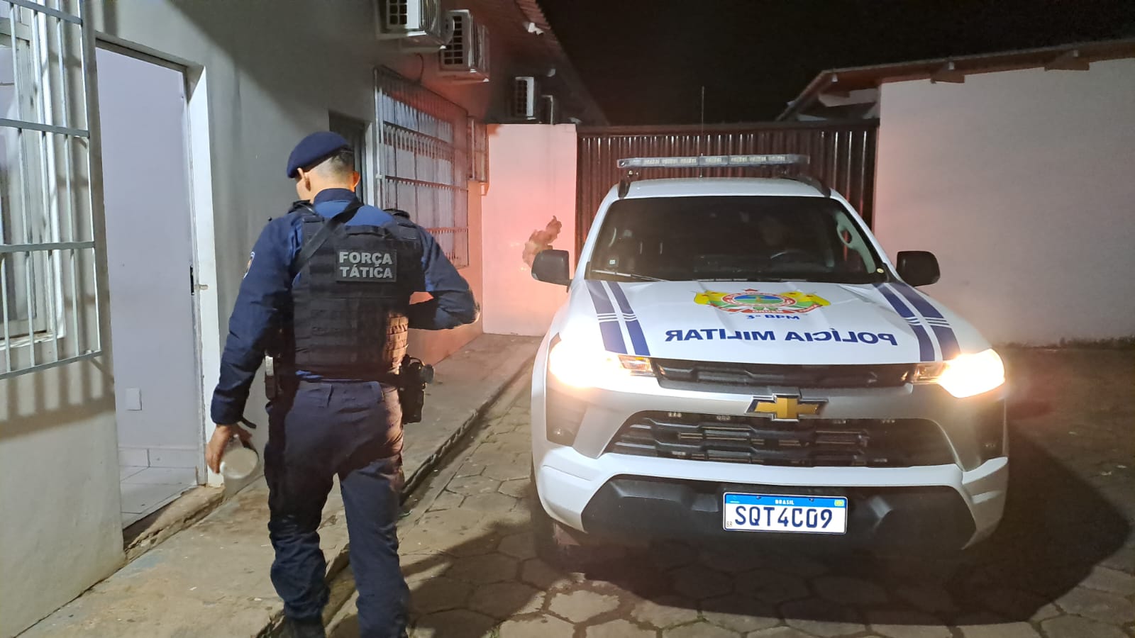 Polícia estoura ponto de tráfico na capital e conduz suspeitos à delegacia