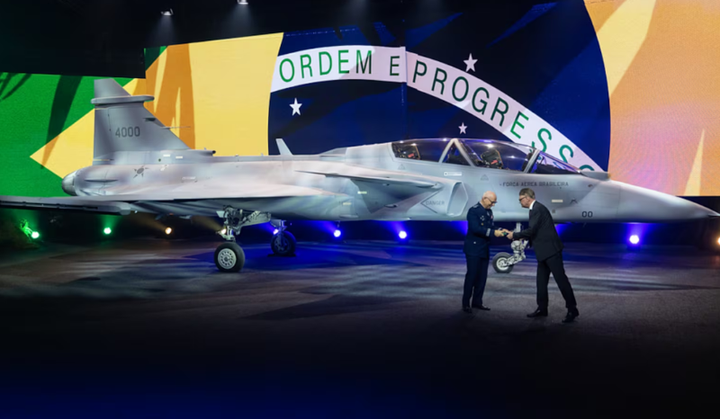 Brasil quer comprar mais 20 caças Gripen e ampliar parceria, diz governo sueco