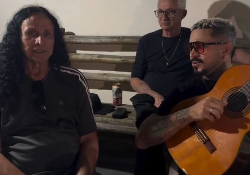 Com Alzheimer, Fernando Mendes tenta lembrar letra de música e emociona; VEJA