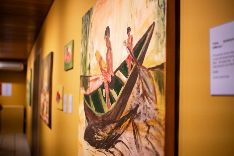Exposição apresenta memórias e ancestralidade na Galeria do Largo