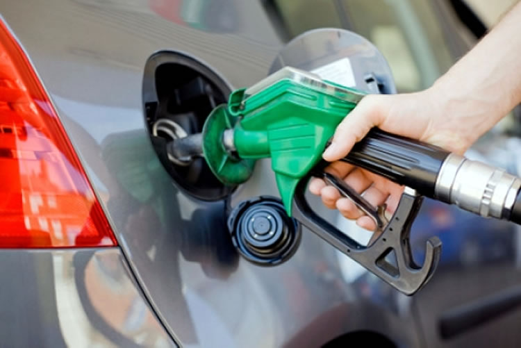 Governo propõe elevar mistura de etanol em 32% na gasolina para reduzir importações