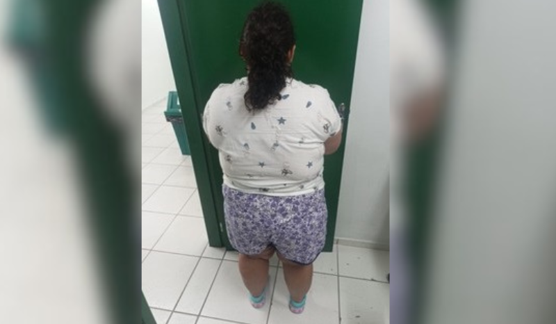 Mulher de 37 anos se passa por criança para ser adotada por família