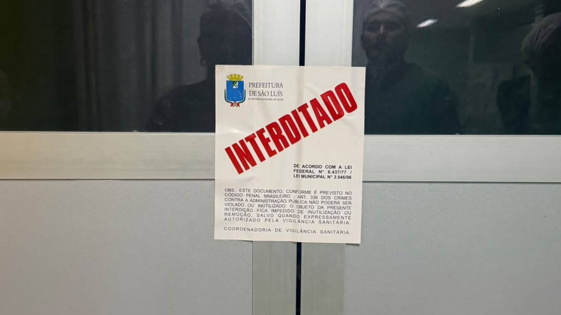 Clínica de São Luís é interditada após MP encontrar mofo, medicamentos vencidos e lixo infectante