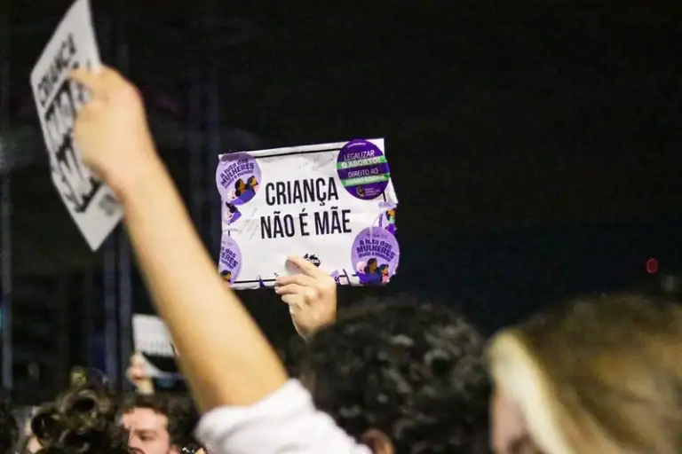 Ato unificado contra projeto que dificulta aborto legal em crianças vítimas de abuso sexual acontece em Rio Branco
