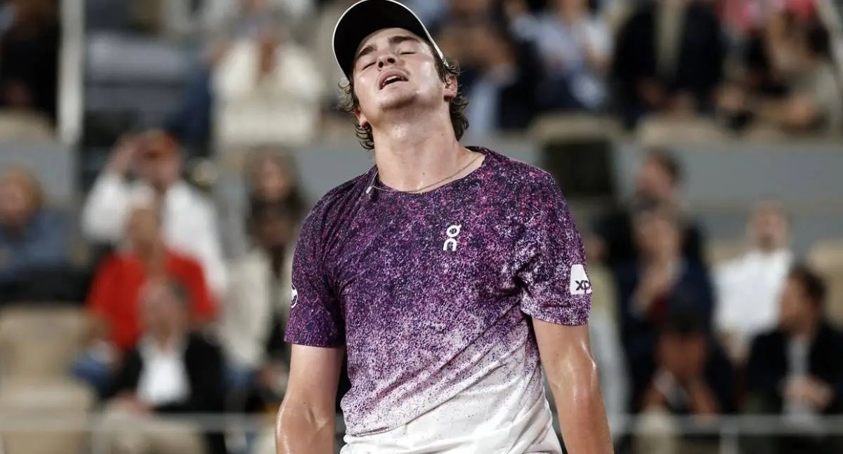 João Fonseca encerra campanha histórica em Roland Garros