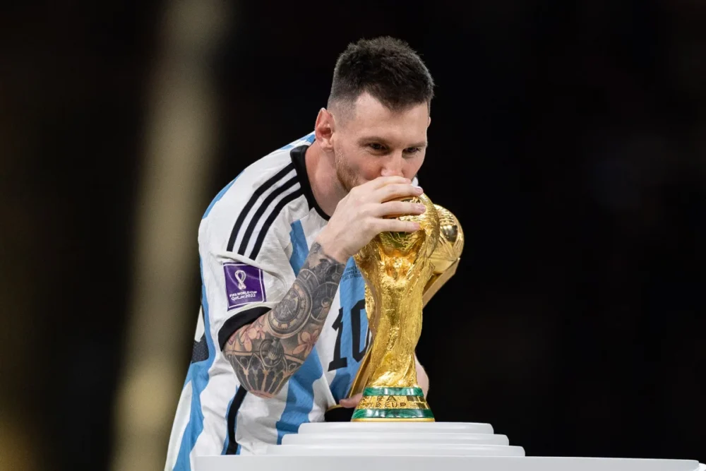 Argentina atualiza lista de lesionados e aguarda recuperação de Messi para estreia na Copa do Mundo