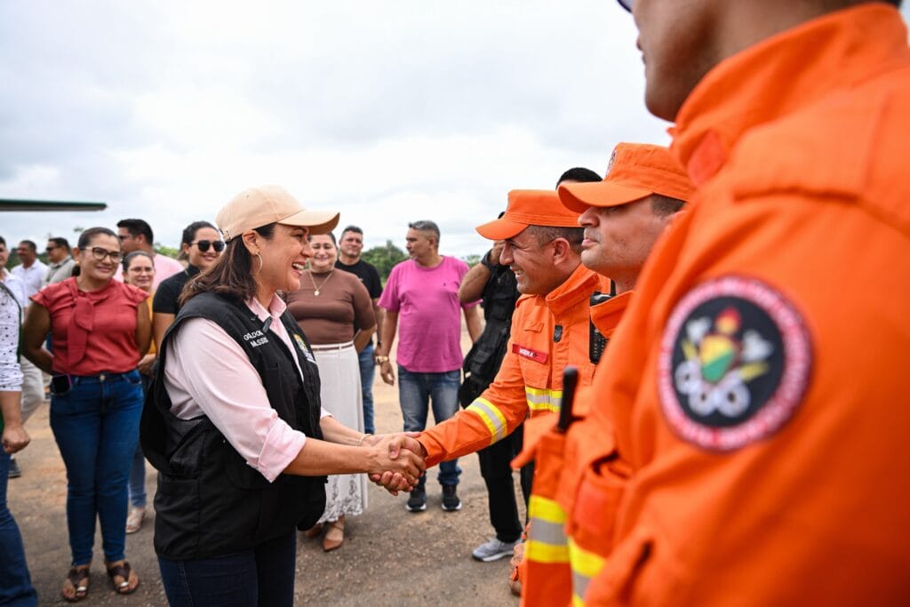 Mailza autoriza ponte e entrega obras que somam R$ 11 milhões em Feijó