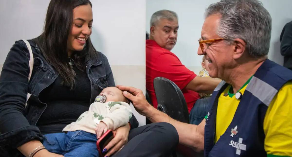 Ministério da Saúde inicia aplicação da vacina pneumo 20