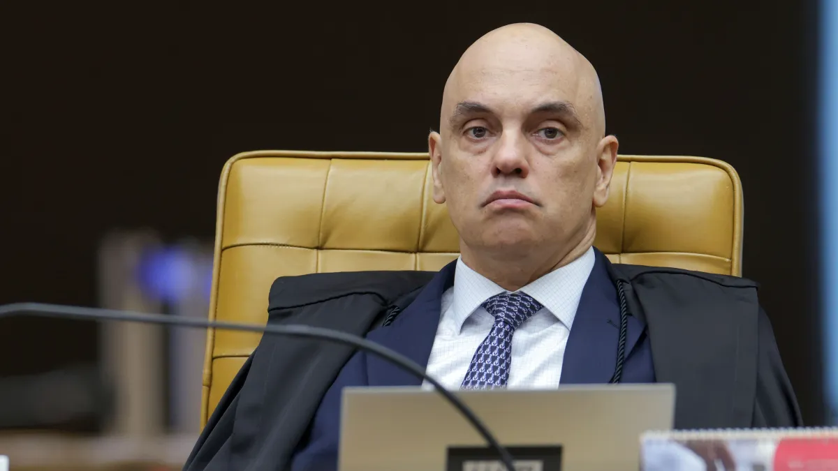 Moraes rebate Eduardo Bolsonaro e fala em ação criminosa