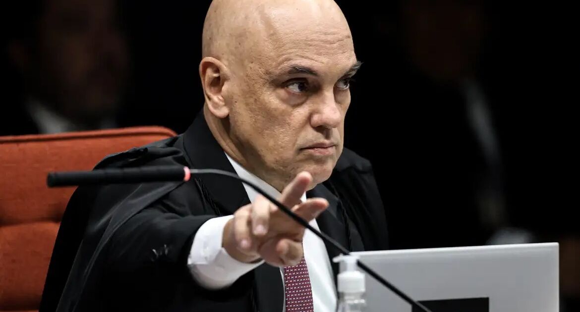 Moraes vota para condenar Eduardo Bolsonaro no STF