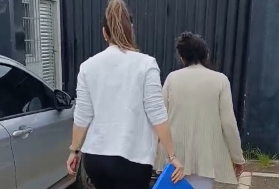 Mulher é presa por suspeita de golpe em academias com falsa história de câncer
