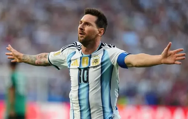 Hat-trick histórico: Messi lidera vitória da Argentina e alcança marca de Klose