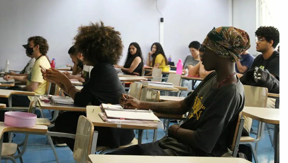 Cursos gratuitos de comércio exterior abrem vagas para mulheres e pessoas negras