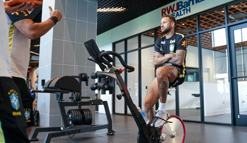Neymar passa por ressonância magnética em lesão