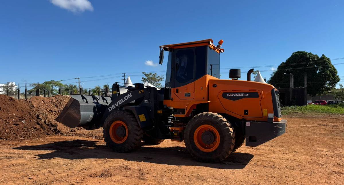 Operadores de máquinas pesadas passam por capacitação de segurança promovida pela Sema