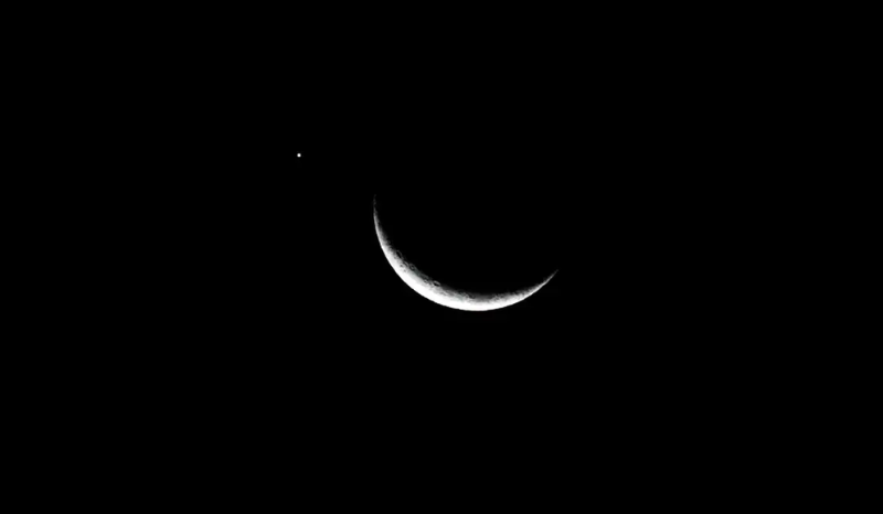 Planetas alinhados com a Lua podem ser observados a olho nu nesta quinta
