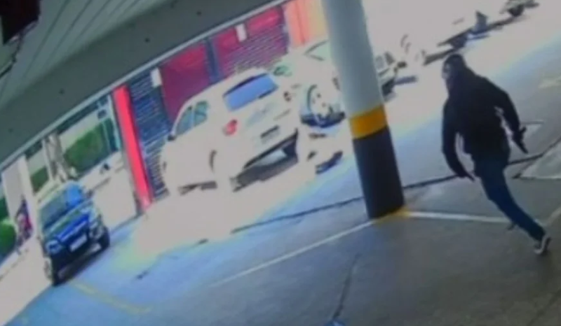 policial militar de folga reage a assalto e é baleado cinco vezes