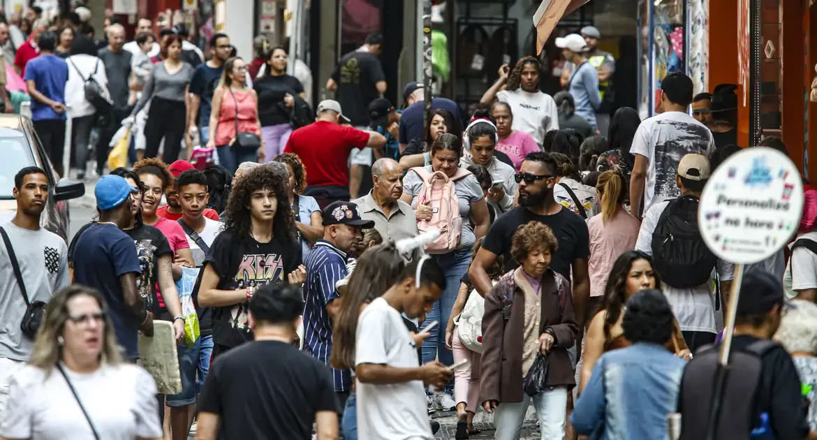 Mais de 10 milhões de pessoas deixam a pobreza nas metrópoles brasileiras