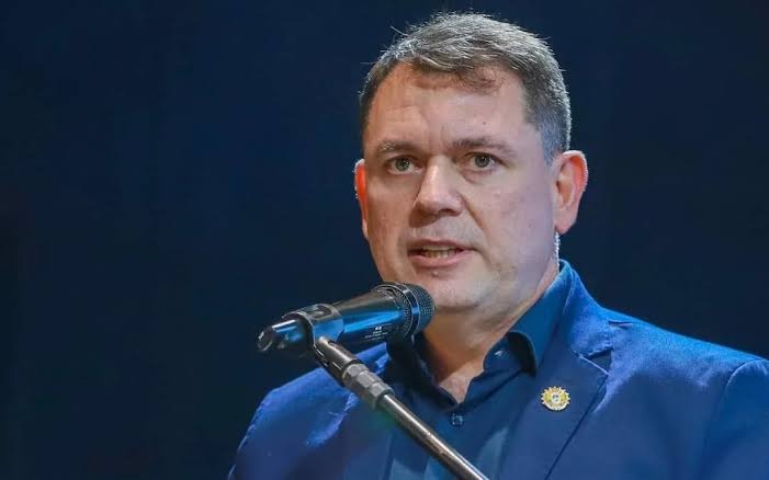 Alysson manifesta solidariedade após desabamento de ponte