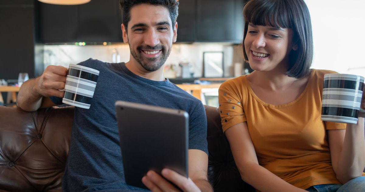 Qual a diferença de plataformas financeiras digitais e bancos tradicionais