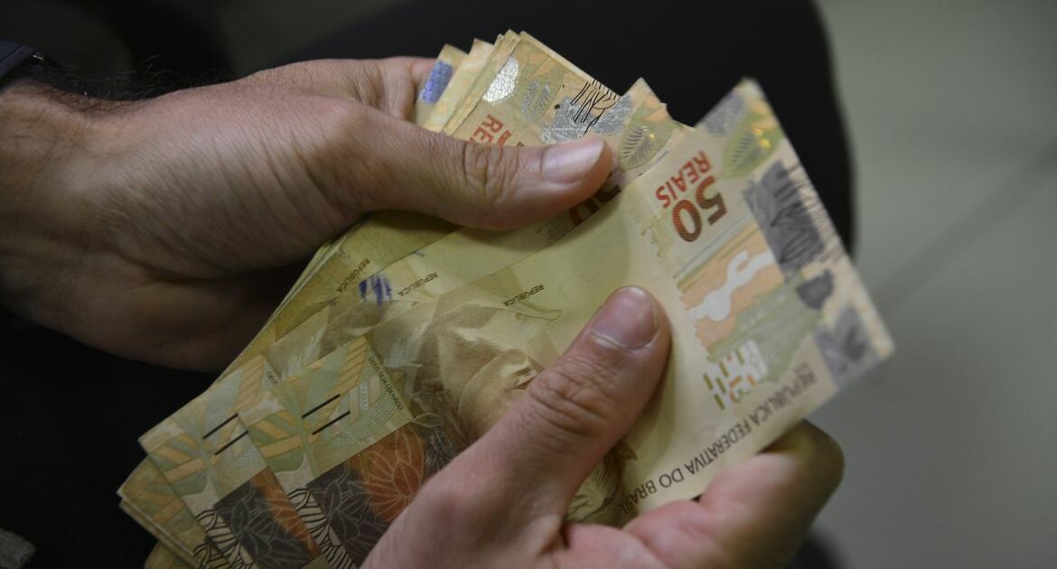 Brasileiros têm mais de R$ 10 bilhões esquecidos em bancos; veja como consultar