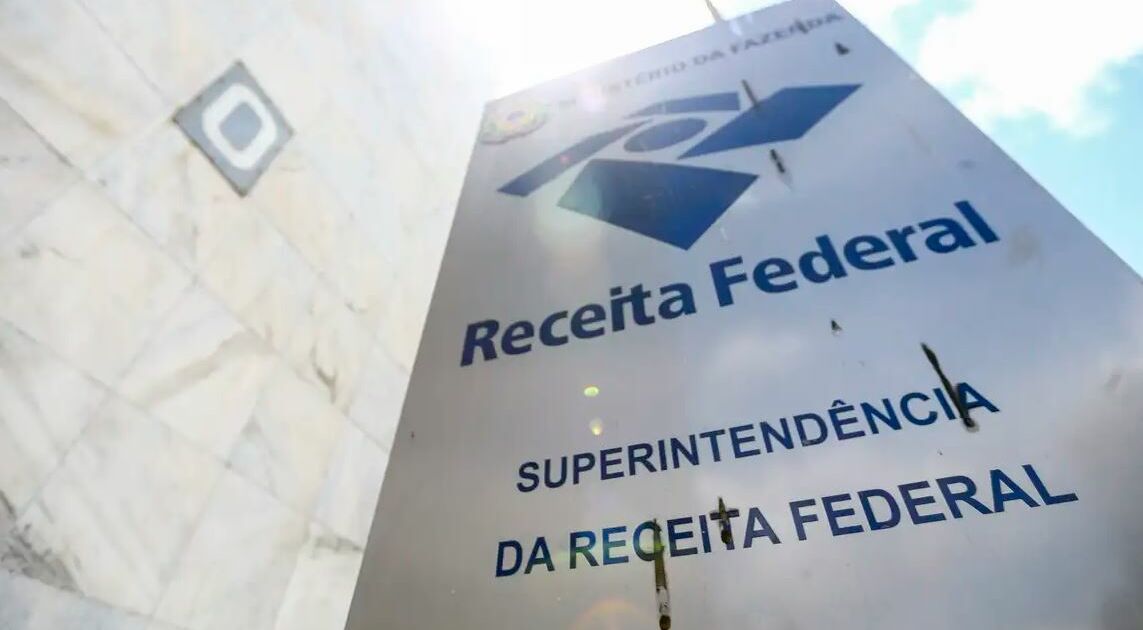 Receita paga lote especial de restituição automática em julho