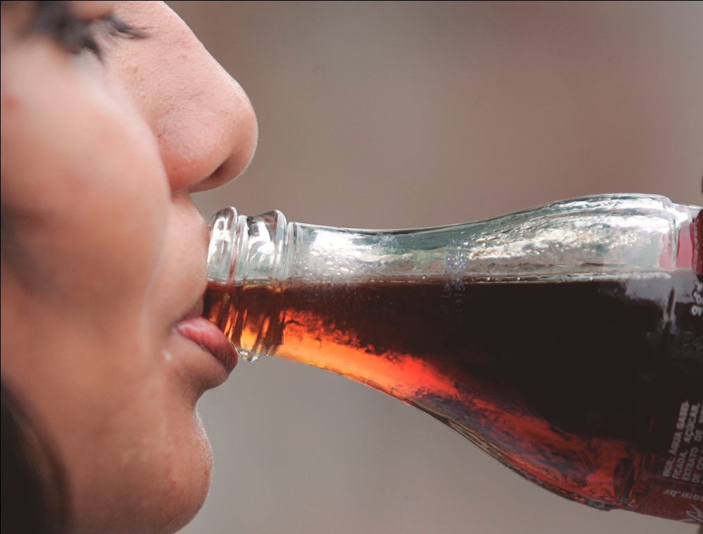 Refrigerantes, álcool e cigarros vão ficar mais caros com novo imposto em 2027