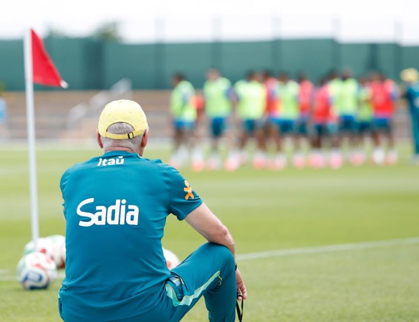 Prestes a estrear na Copa, Ancelotti evita pistas sobre escalação