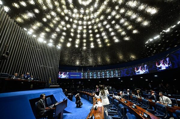 Comissão do Senado aprova projeto que endurece penas para furto, roubo e receptação de combustíveis