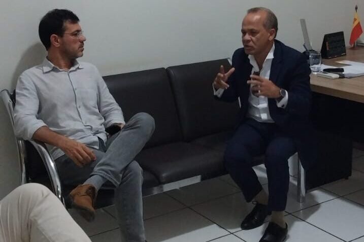 Após lançar candidatura, Dr. Luizinho negocia aliança e pode virar vice de Thor