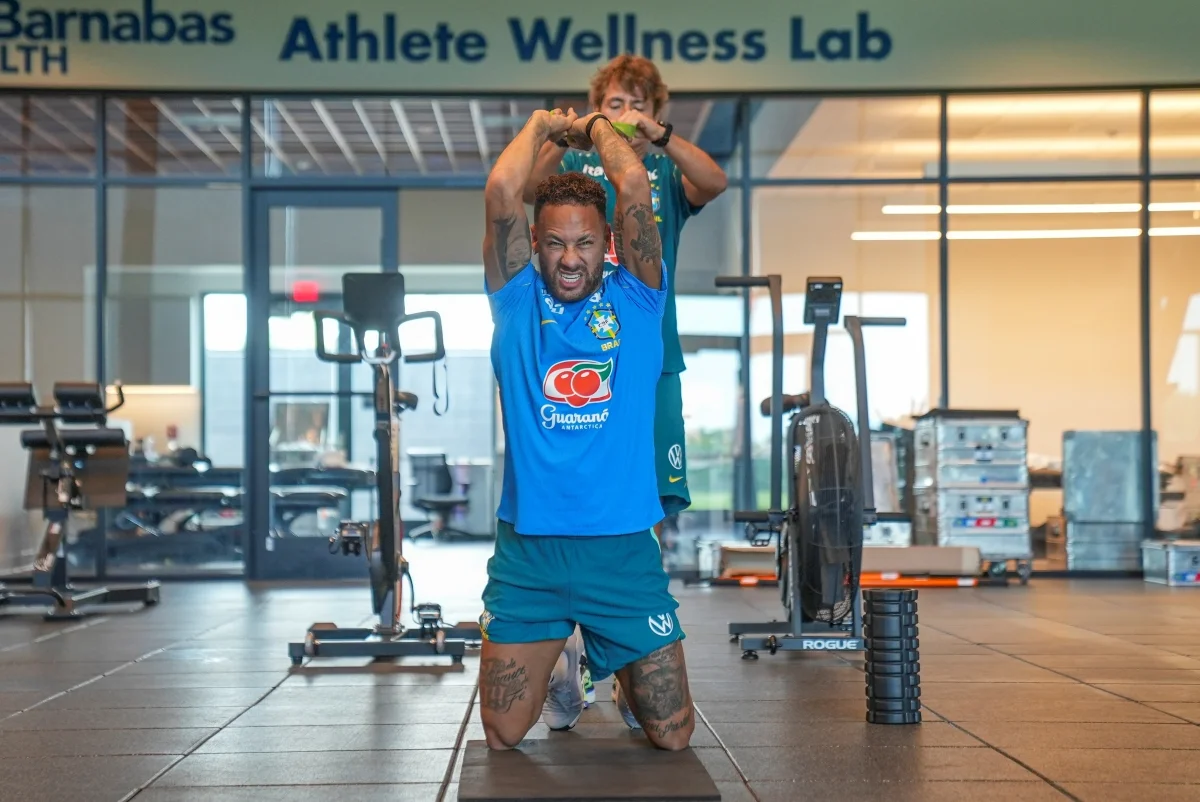 Neymar treina na academia e vira dúvida para a estreia do Brasil na Copa