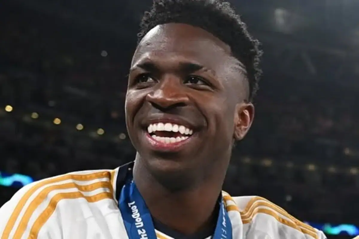Vini Jr. nega ingressos a modelos durante a Copa do Mundo