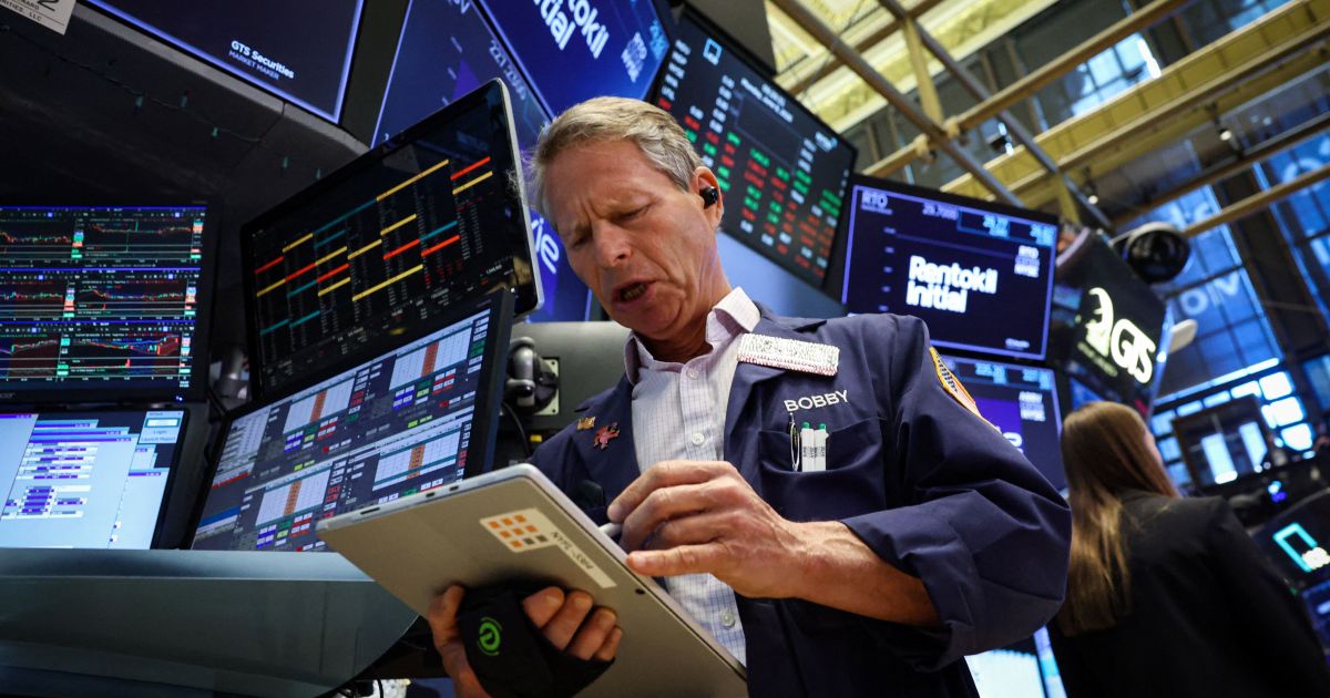 Wall Street opera sem rumo único de olho no Oriente Médio